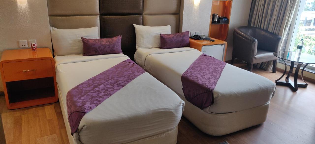 Ritu Ivy Hotel Колката Екстериор снимка