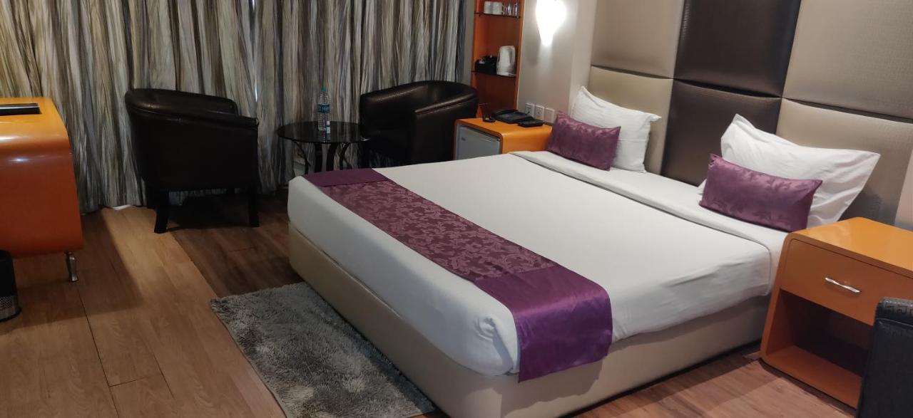 Ritu Ivy Hotel Колката Екстериор снимка