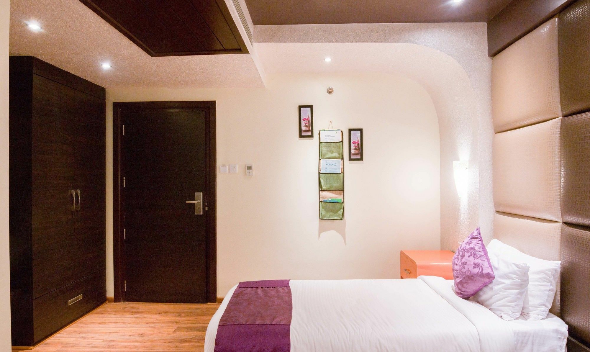 Ritu Ivy Hotel Колката Екстериор снимка