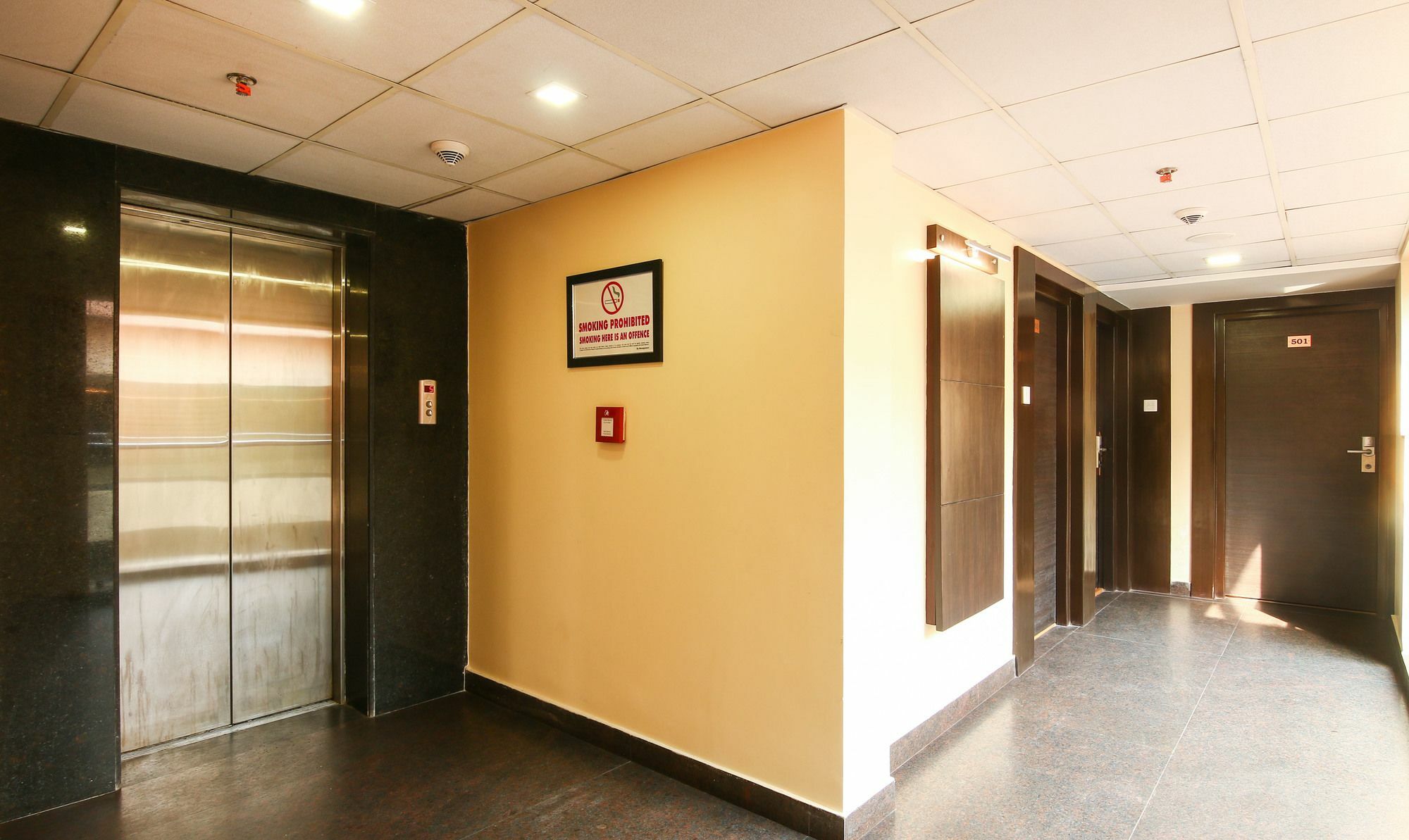 Ritu Ivy Hotel Колката Екстериор снимка