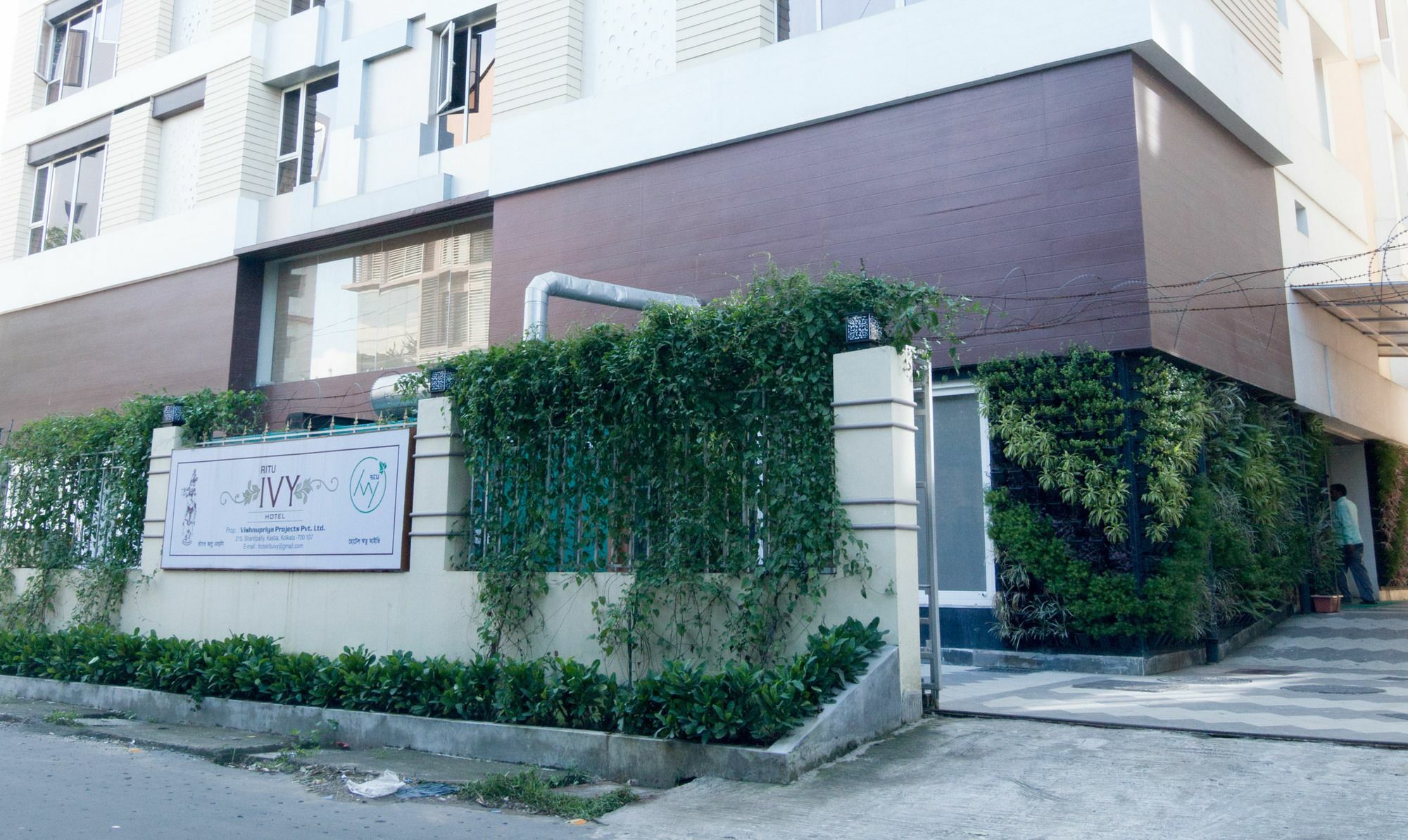 Ritu Ivy Hotel Колката Екстериор снимка