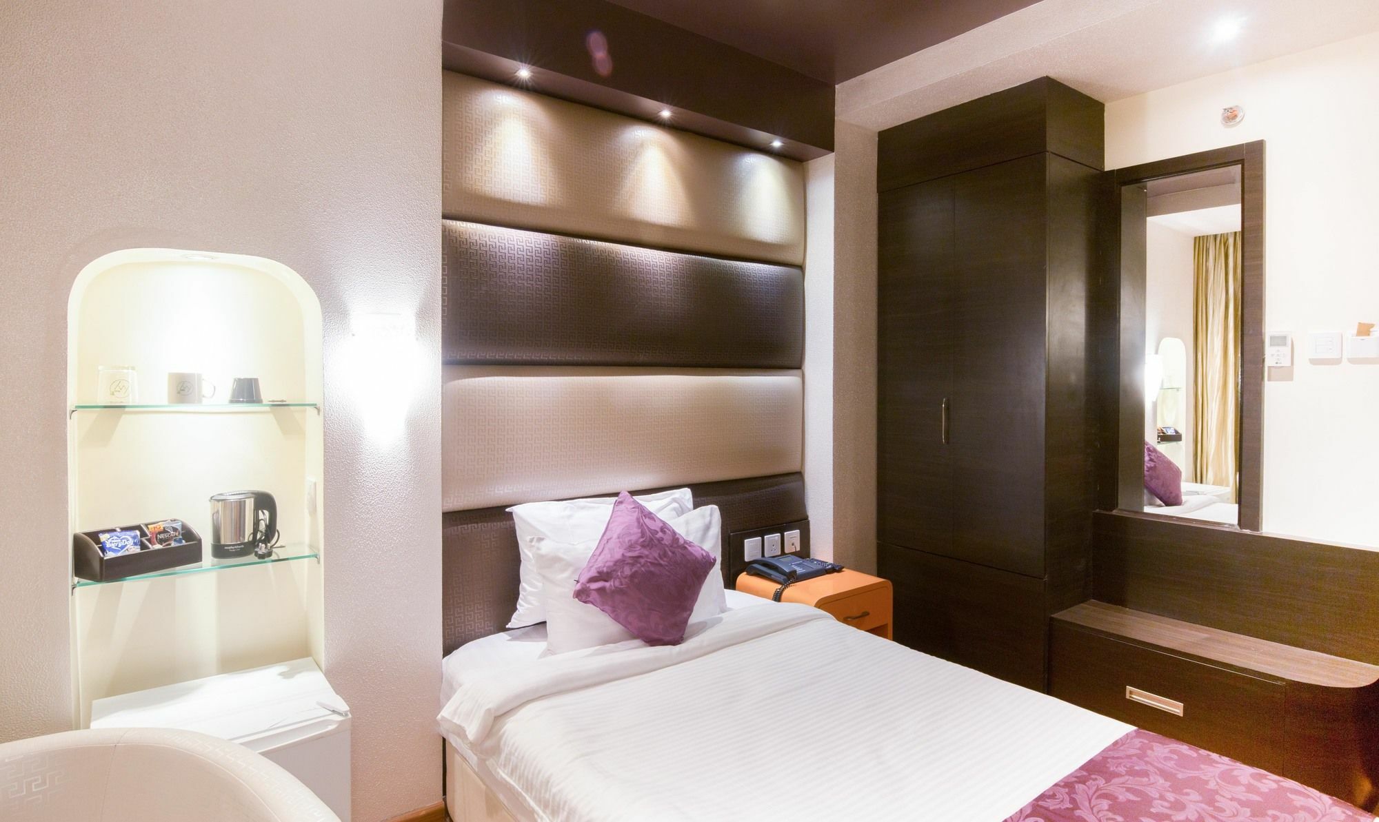 Ritu Ivy Hotel Колката Екстериор снимка