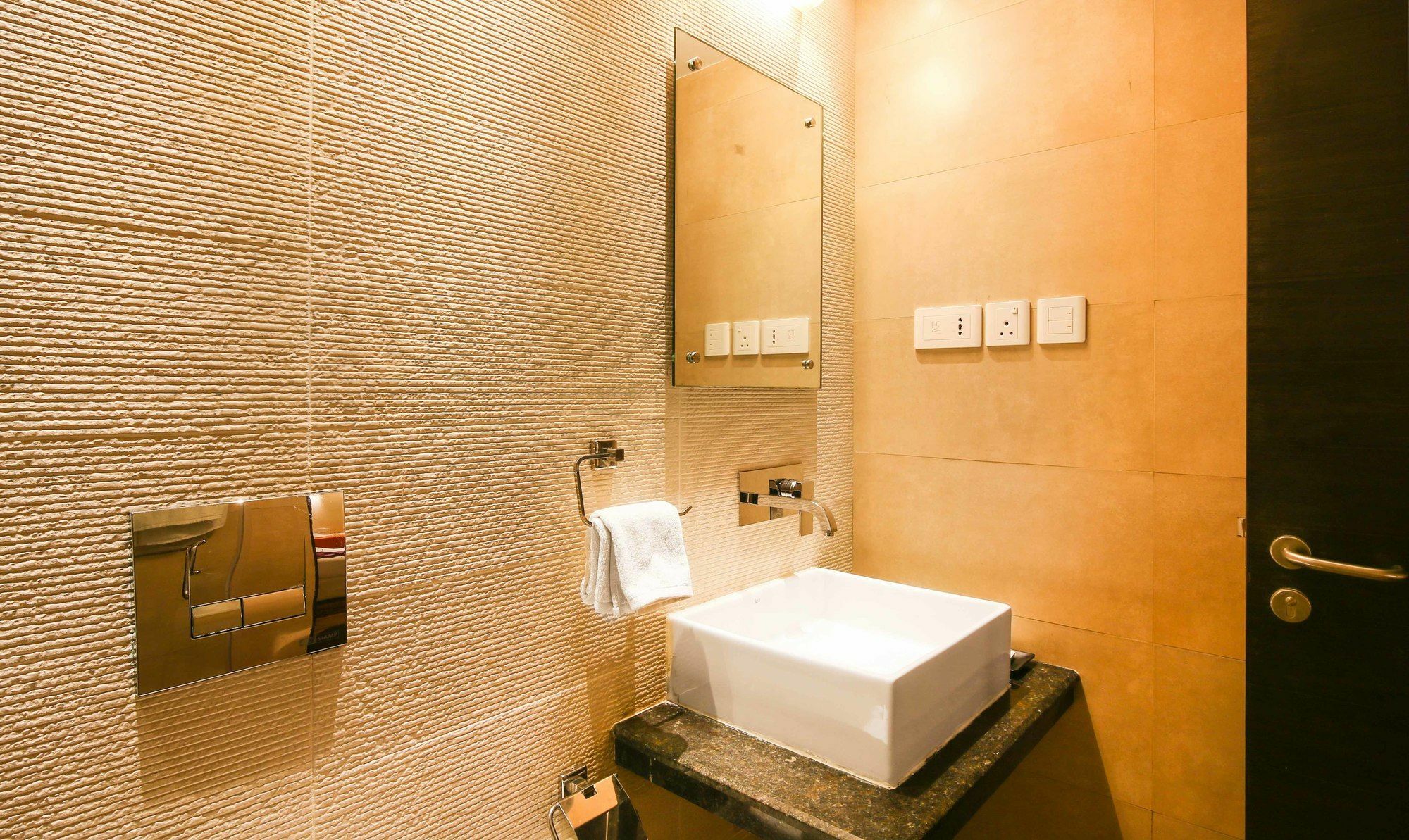 Ritu Ivy Hotel Колката Екстериор снимка