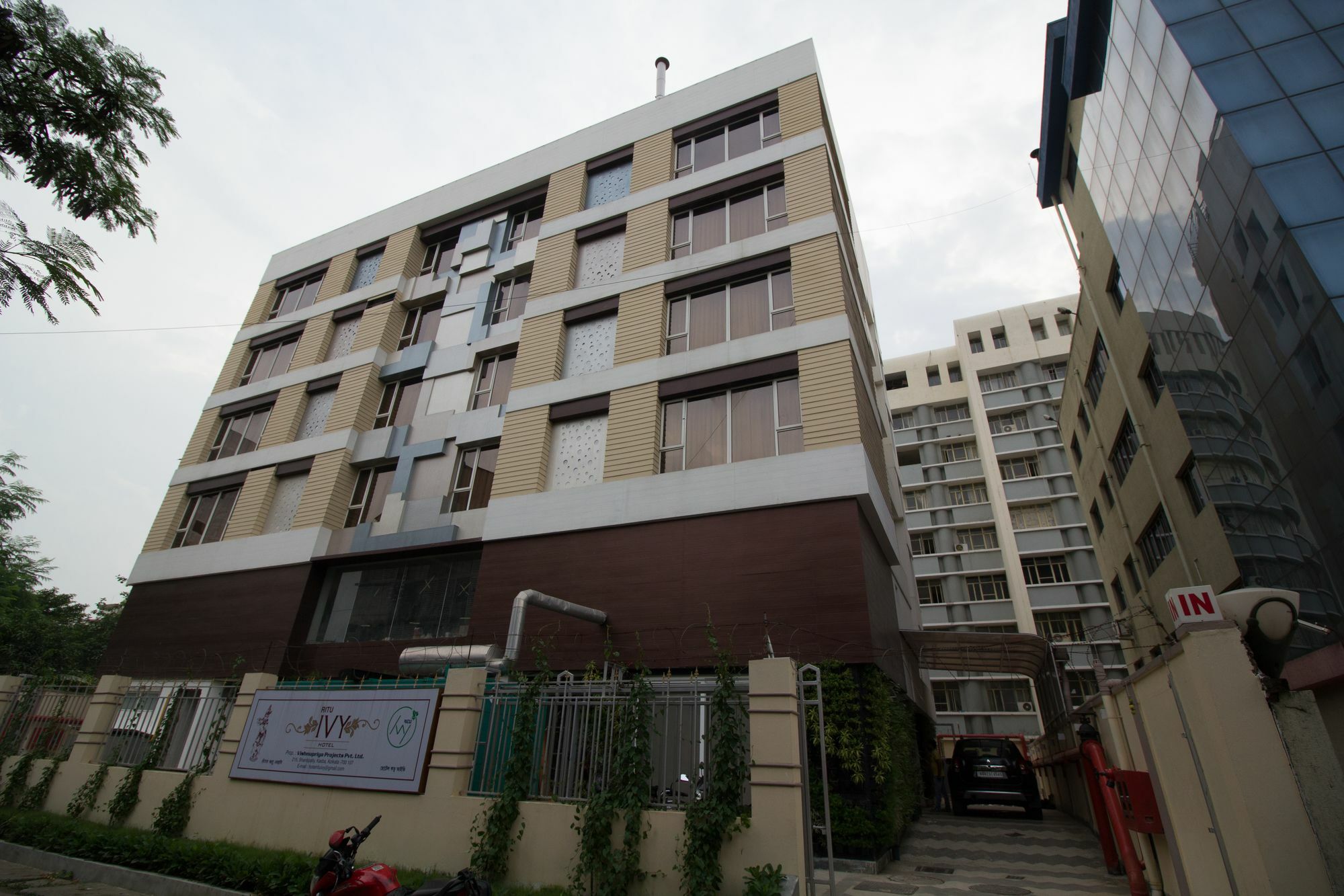 Ritu Ivy Hotel Колката Екстериор снимка
